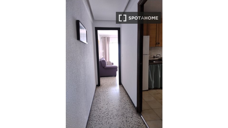 Apartment Alicante, 4 beds, 100m² — photo 4