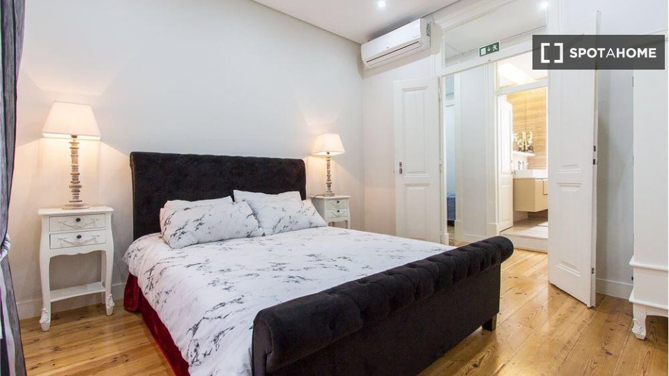 Apartment Lisbon, 2 beds, 130m² — photo 7