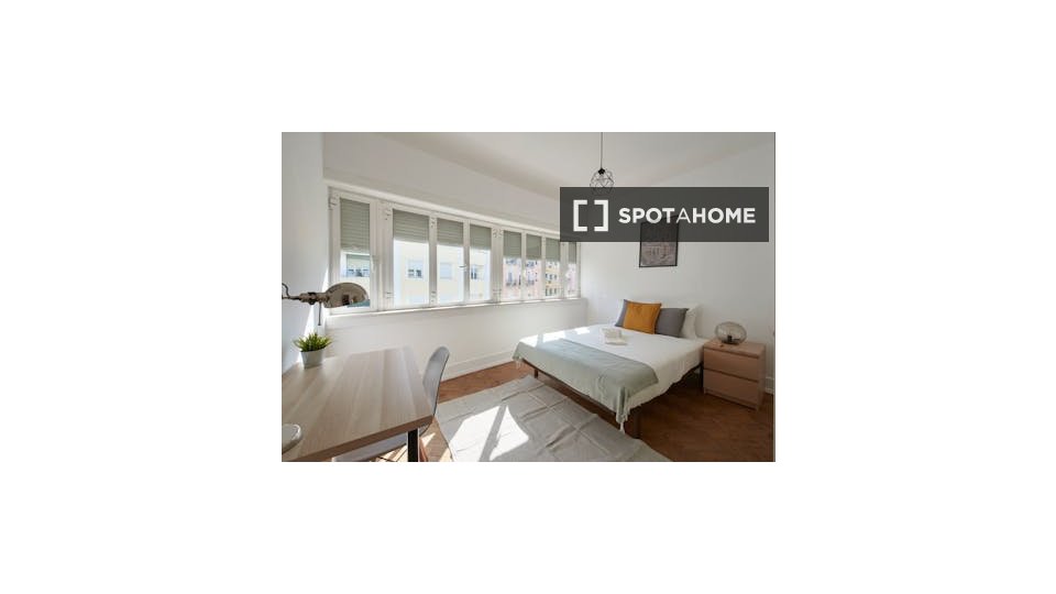 Double room Lisbon, 7 beds — photo 18