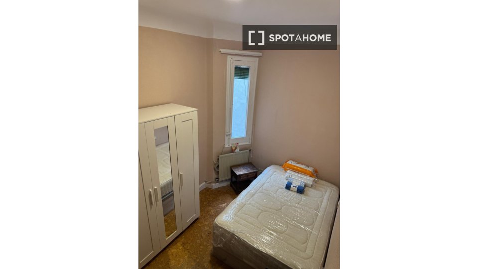 Double room Madrid, 3 beds, 118m² — photo 2