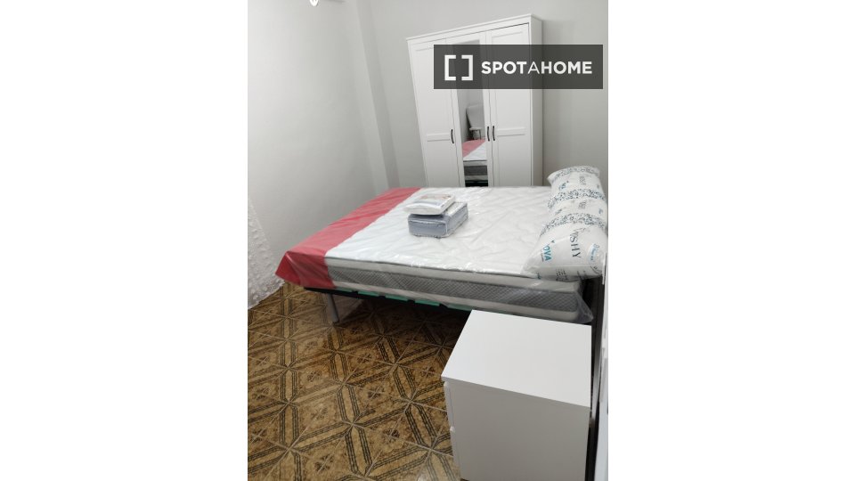 Apartment Valencia, 4 beds, 111m² — photo 13