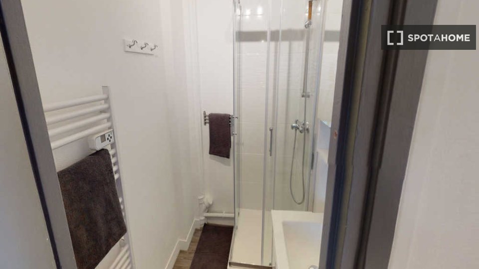 Double room Paris, 3 beds, 80m² — photo 4