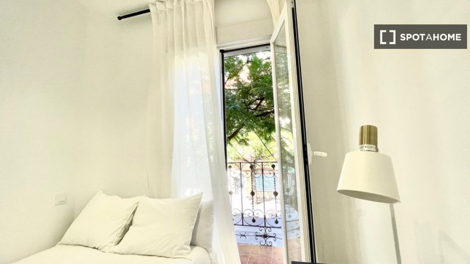 Double room Madrid, 18 beds — photo 8