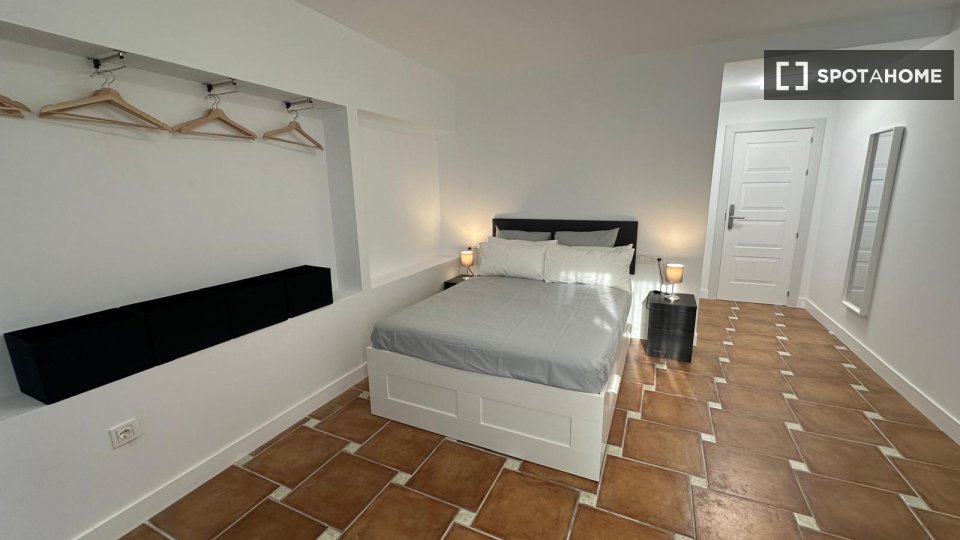 Double room Malaga, 9 beds, 25m² — photo 12