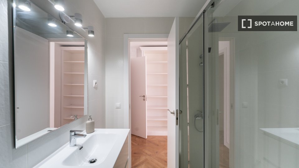 Double room Madrid, 7 beds — photo 5