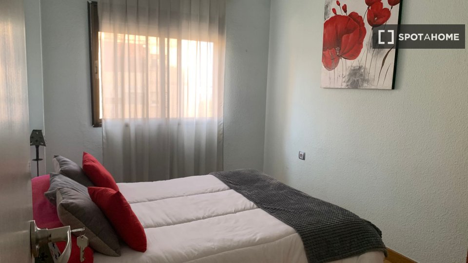 Habitación en piso compartido en alquiler en Alicante