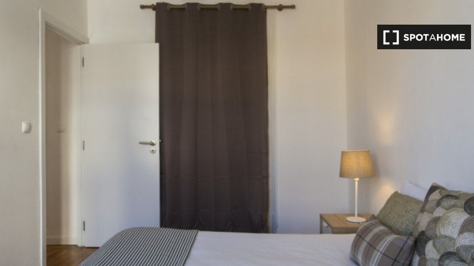 Double room Lisbon, 5 beds — photo 14