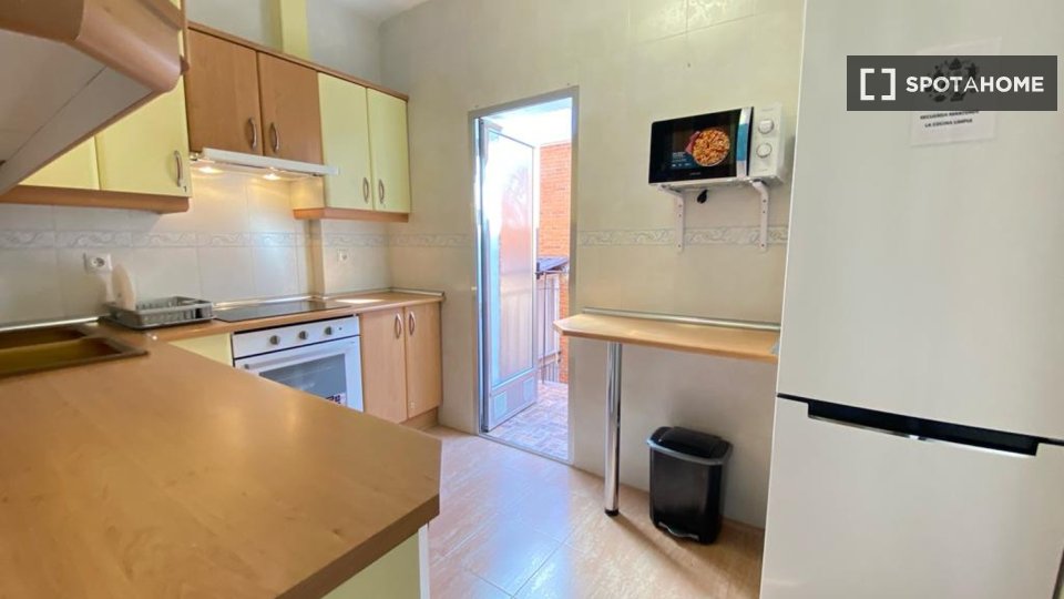 Double room Madrid, 4 beds — photo 13