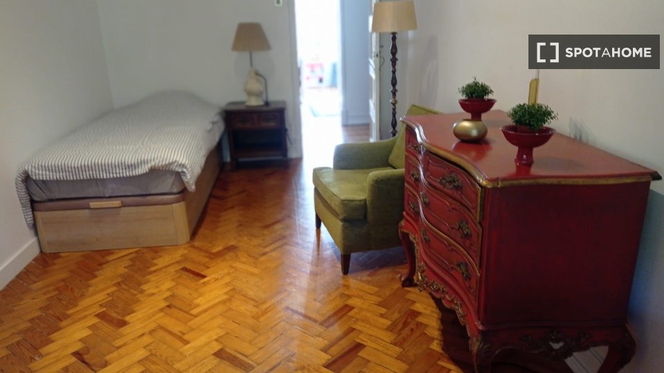 Double room Lisbon, 4 beds — photo 3