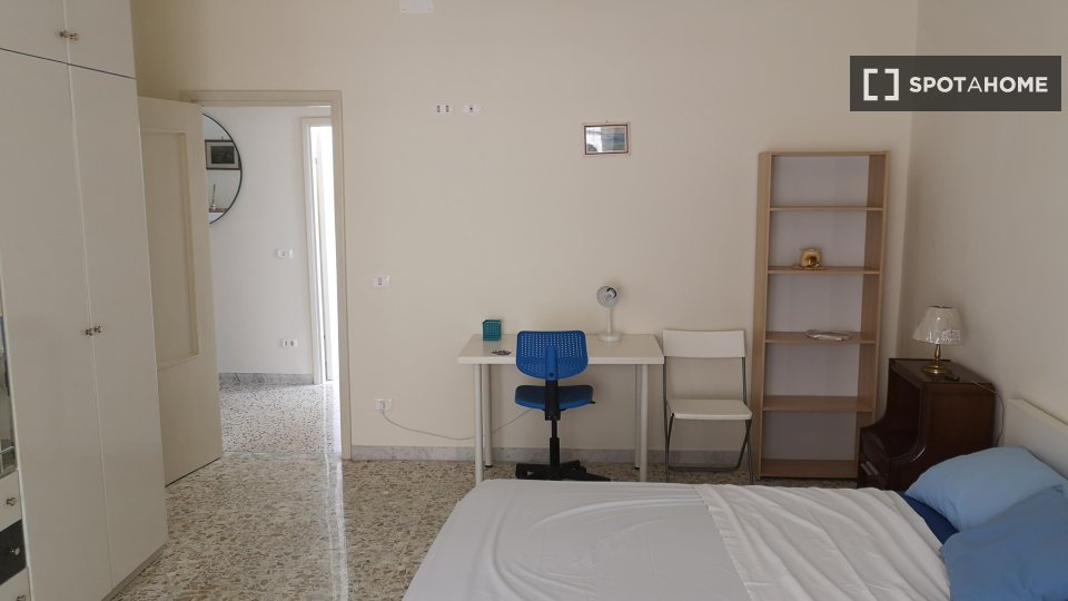 Double room Naples, 3 beds — photo 18