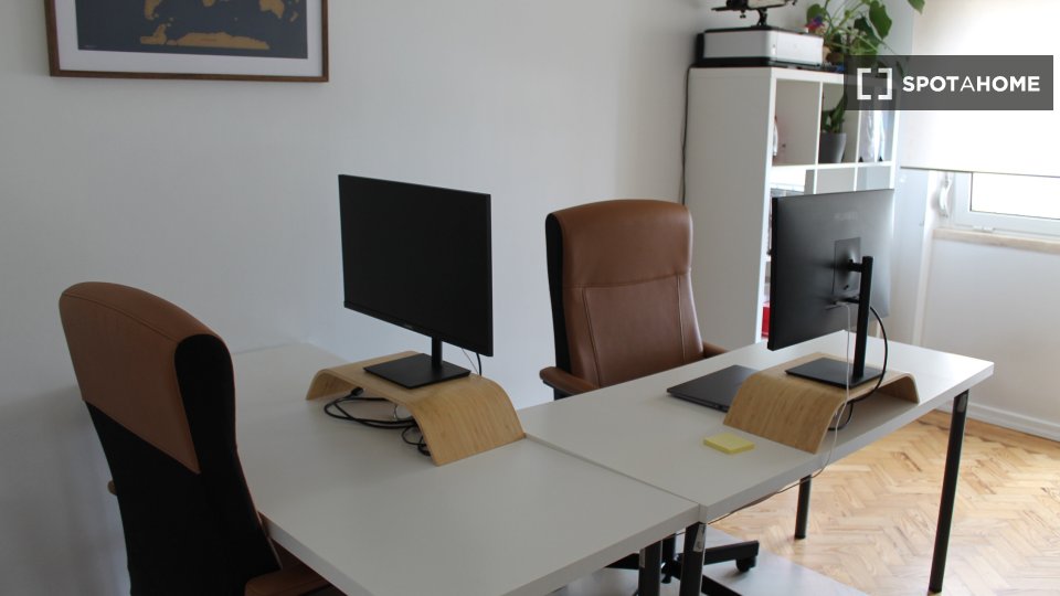 Apartment Lisbon, 2 beds, 106m² — photo 20