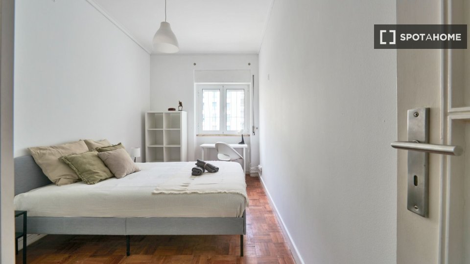 Double room Lisbon, 10 beds — photo 38