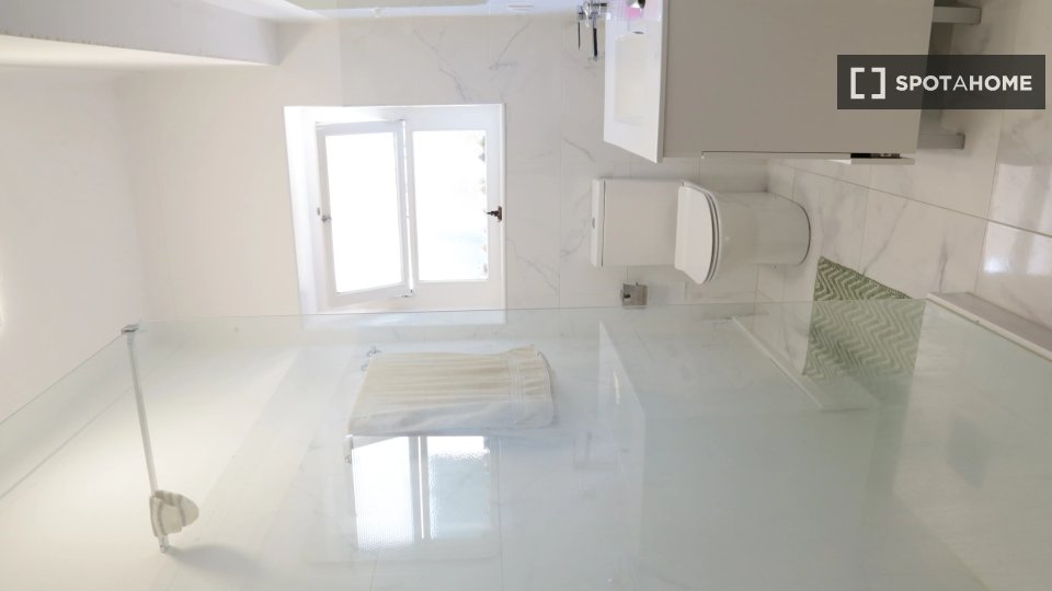 Double room Lisbon, 6 beds — photo 17