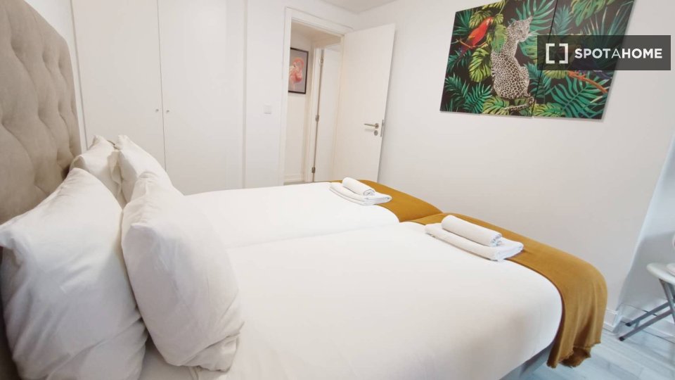 Apartment Lisbon, 2 beds, 70m² — photo 6