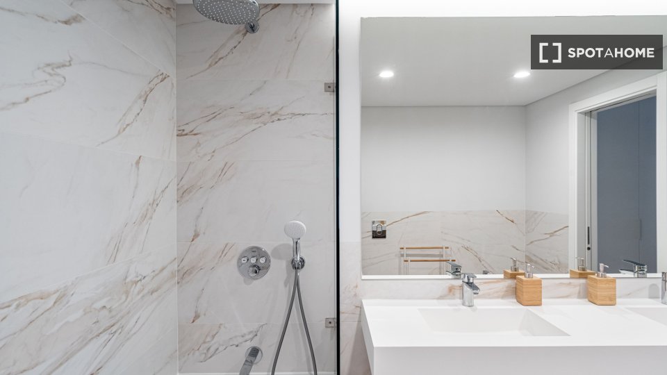Apartment Lisbon, 3 beds, 142m² — photo 10