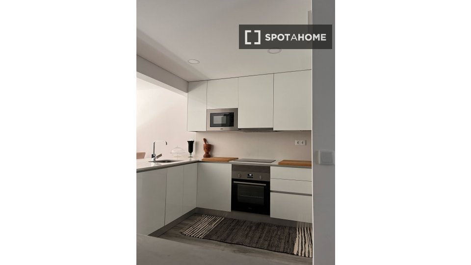 Double room Lisbon, 2 beds, 100m² — photo 1