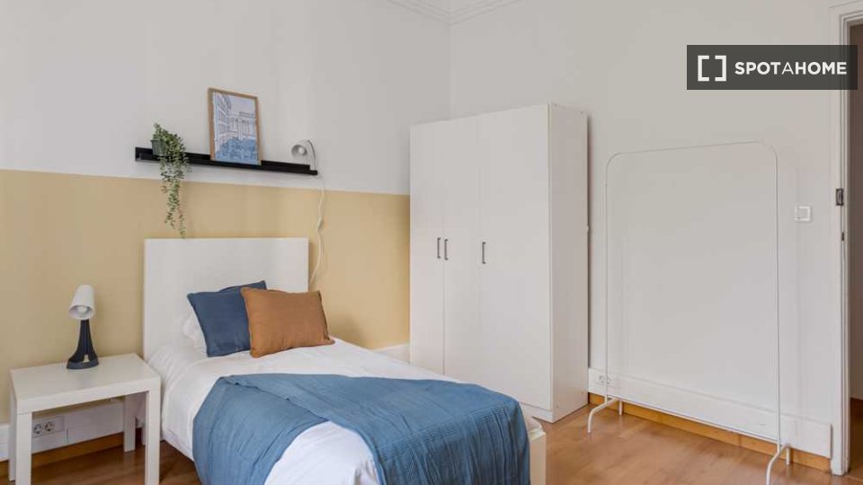Double room Lisbon, 13 beds — photo 38