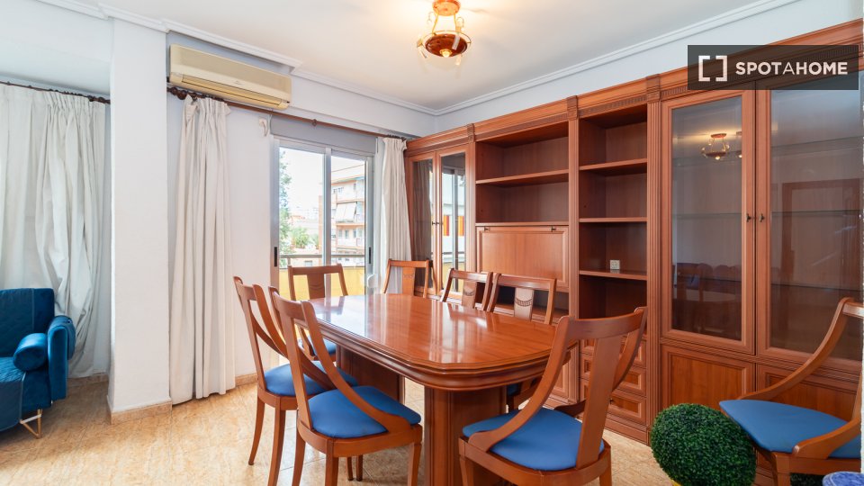 Apartment Valencia, 2 beds, 75m² — photo 15