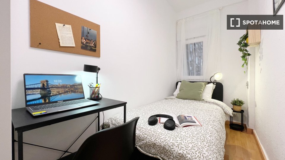 Double room Madrid, 5 beds — photo 12