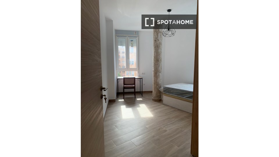 Apartment Valencia, 4 beds, 100m² — photo 4