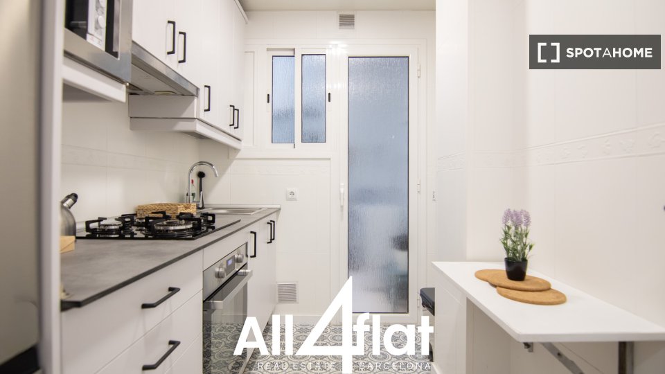 Apartment Barcelona, 4 beds, 73m² — photo 9