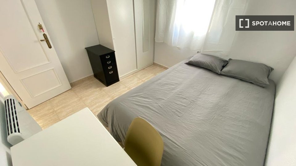 Double room Madrid, 4 beds — photo 10