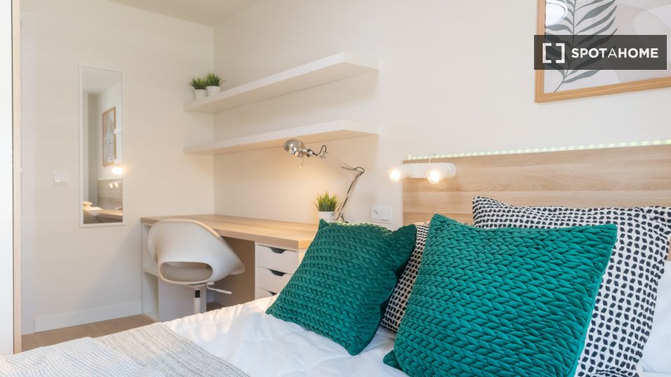 Double room Madrid, 6 beds, 200m² — photo 21