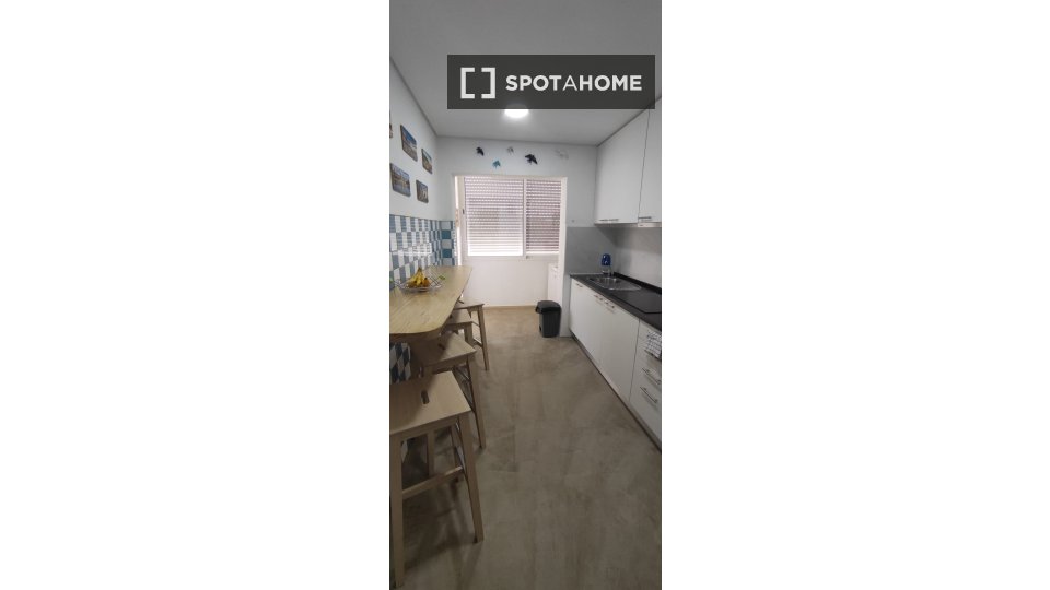 Double room Lisbon, 4 beds, 70m² — photo 7