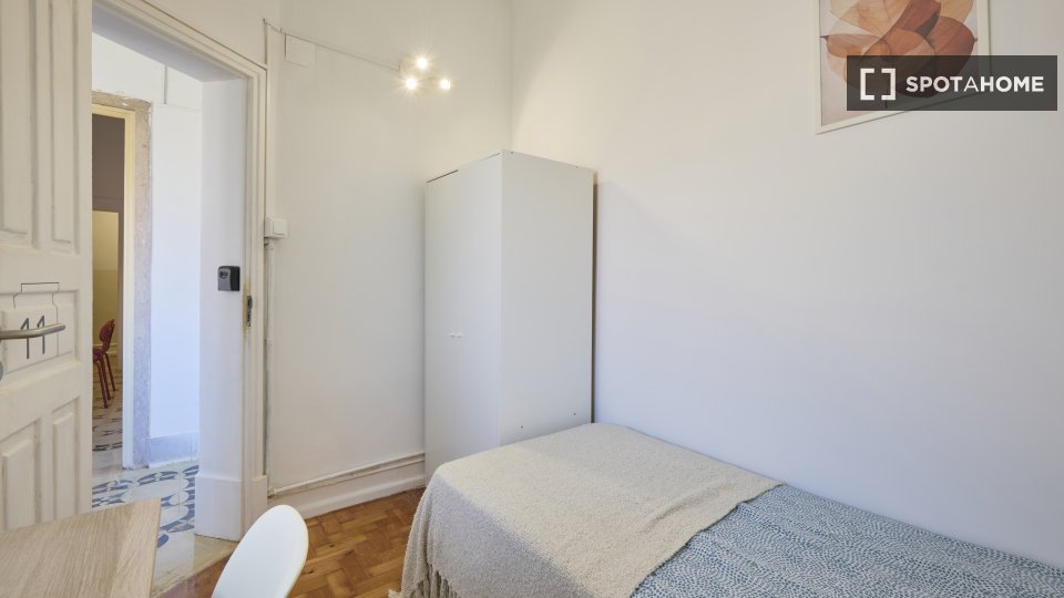 Double room Lisbon, 11 beds — photo 22