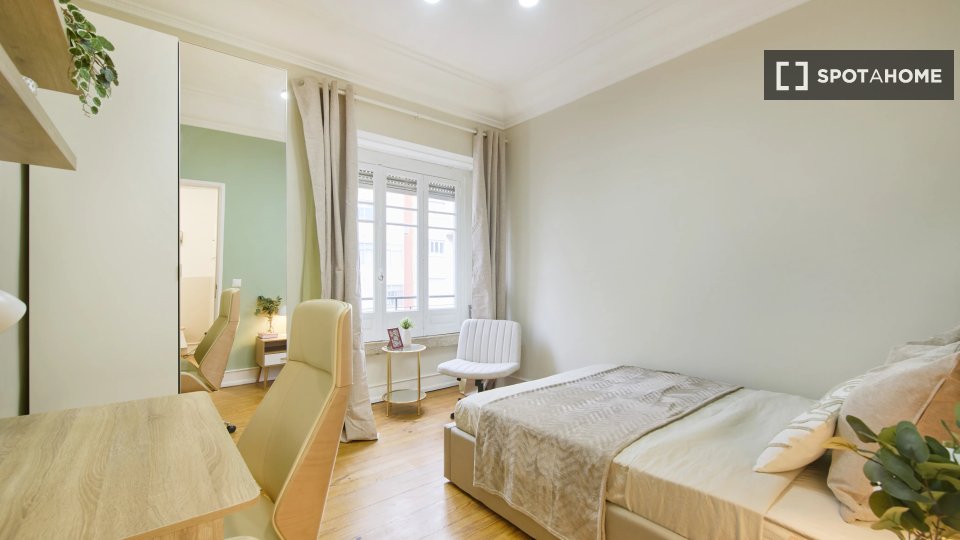 Double room Lisbon, 6 beds — photo 10