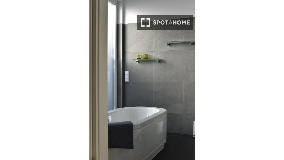 Double room Berlin, 4 beds, 171m² — photo 17