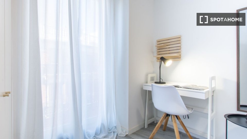 Double room Madrid, 8 beds — photo 15