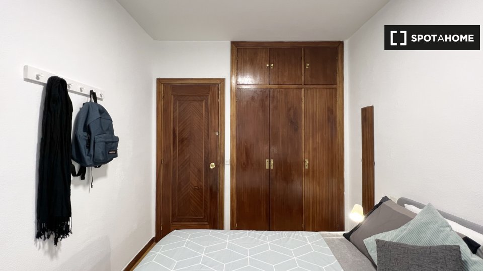 Double room Madrid, 5 beds, 95m² — photo 5