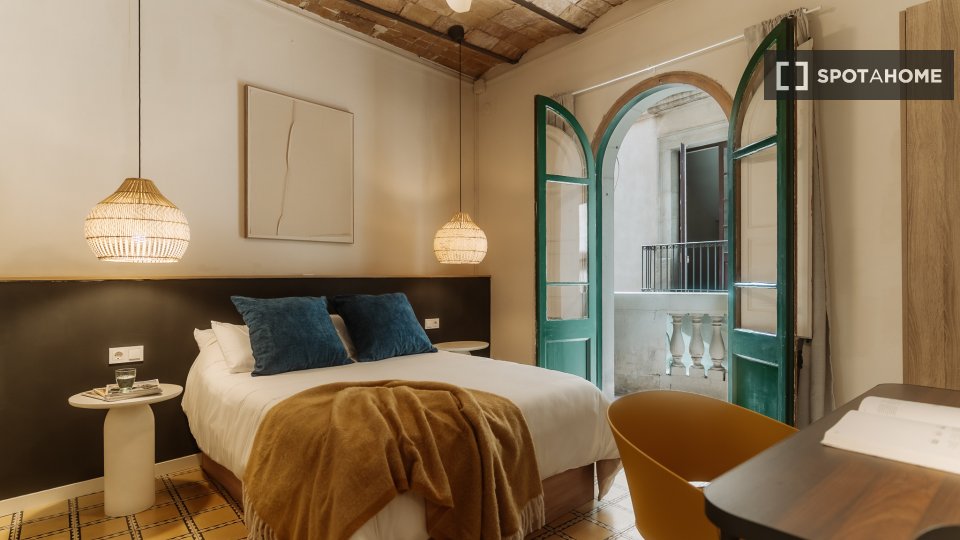 Double room Barcelona, 3 beds, 90m² — photo 8