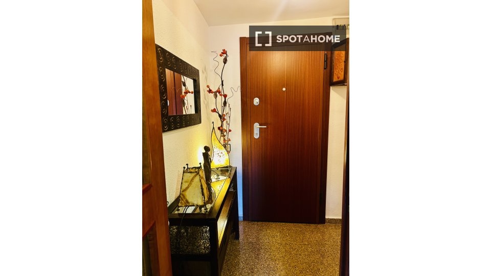 Apartment Valencia, 4 beds, 80m² — photo 21