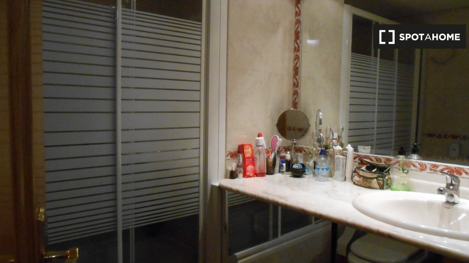 Double room Madrid, 2 beds — photo 4