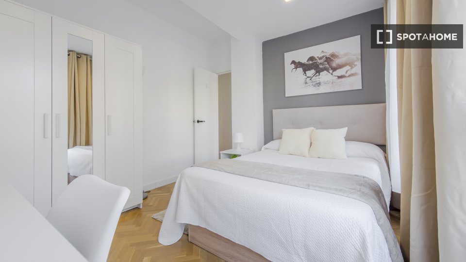 Double room Madrid, 8 beds, 200m² — photo 4
