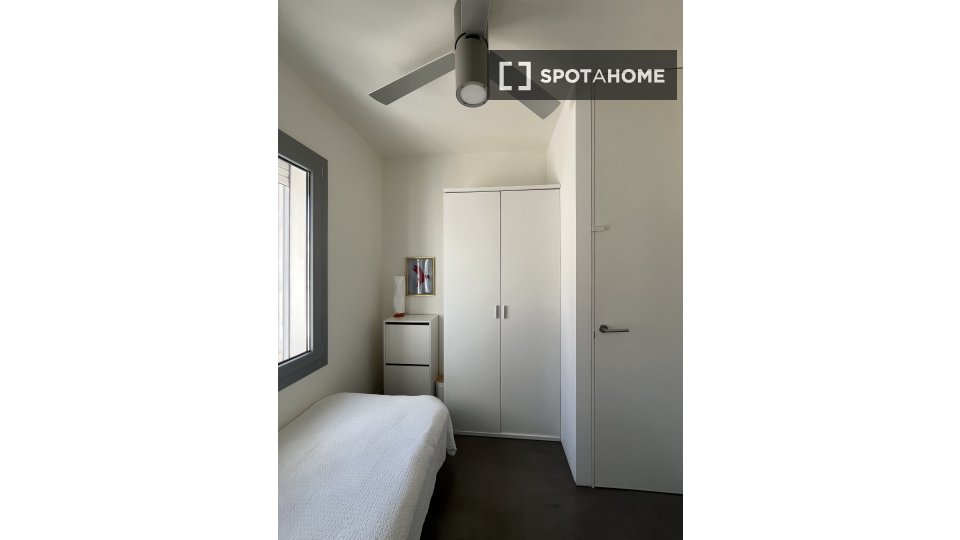 Double room Seville, 1 bed, 200m² — photo 5
