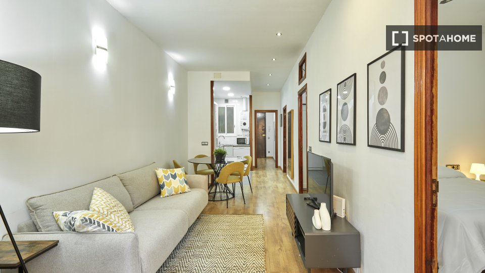 Apartment Barcelona, 4 beds, 80m² — photo 42