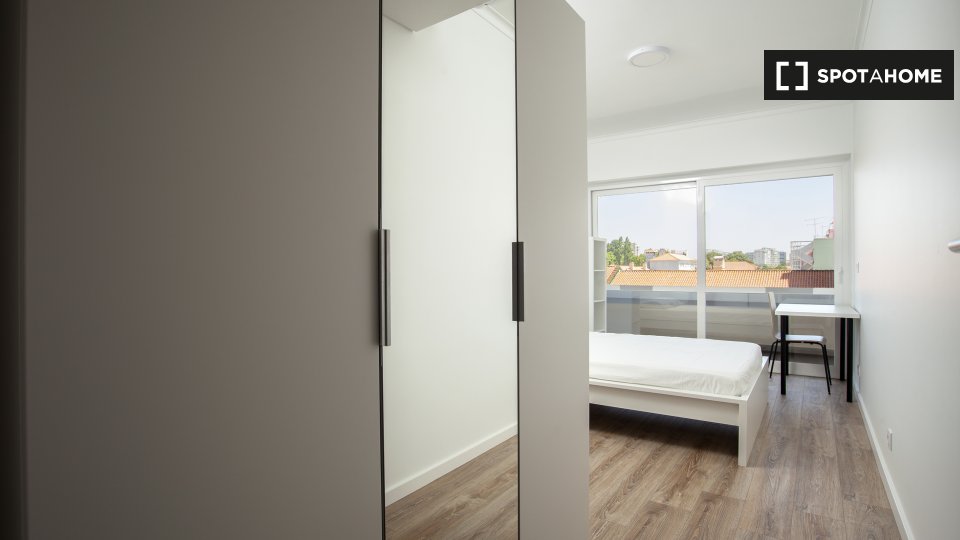 Double room Lisbon, 7 beds, 180m² — photo 2