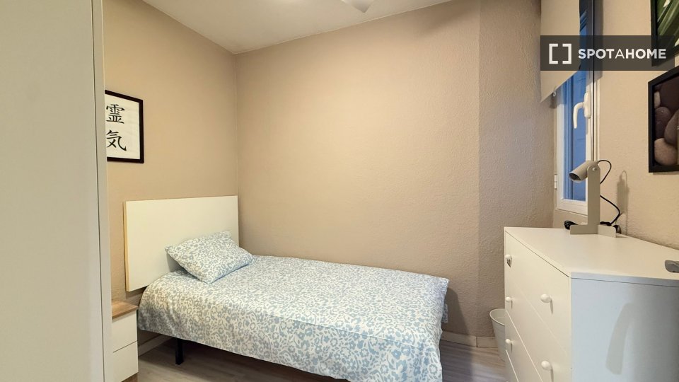 Double room Madrid, 4 beds — photo 25