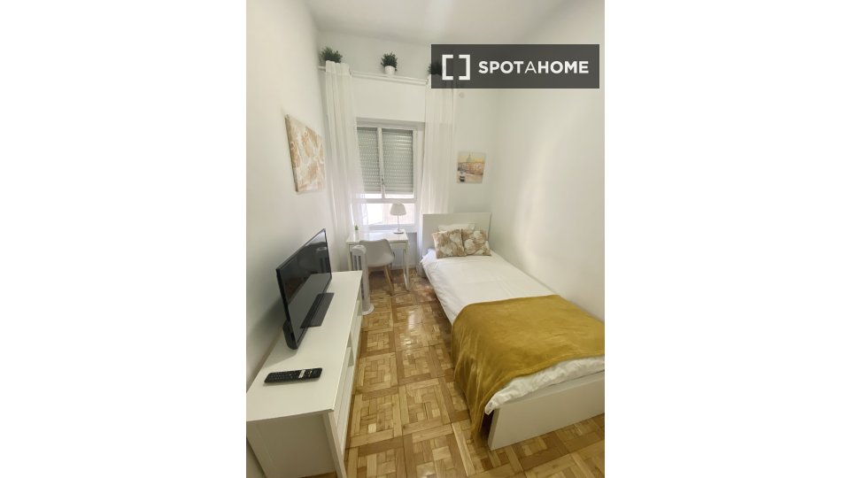 Double room Madrid, 4 beds, 100m² — photo 18