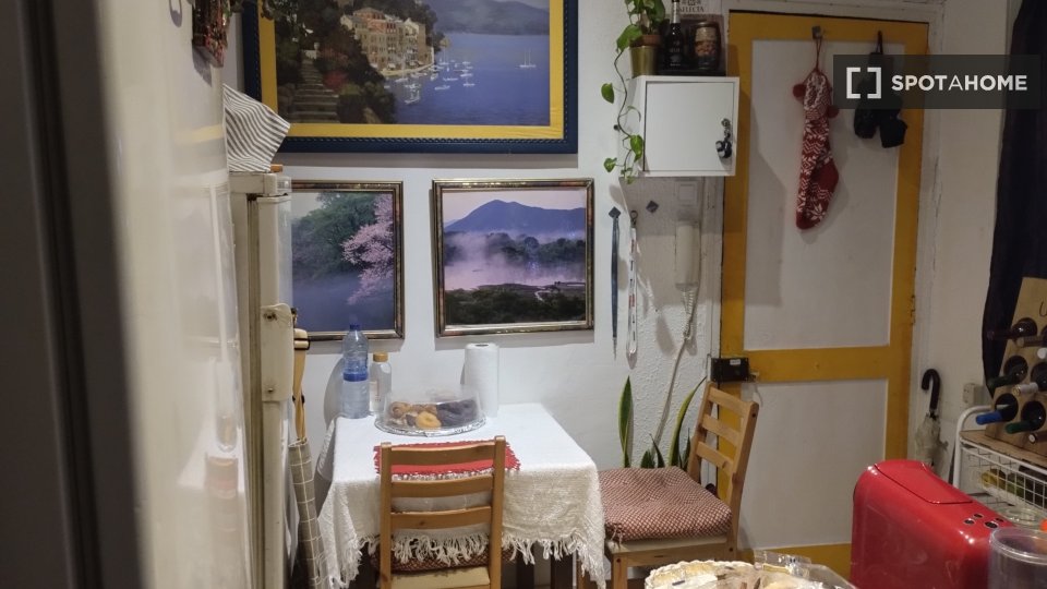 Double room Barcelona, 3 beds, 80m² — photo 10
