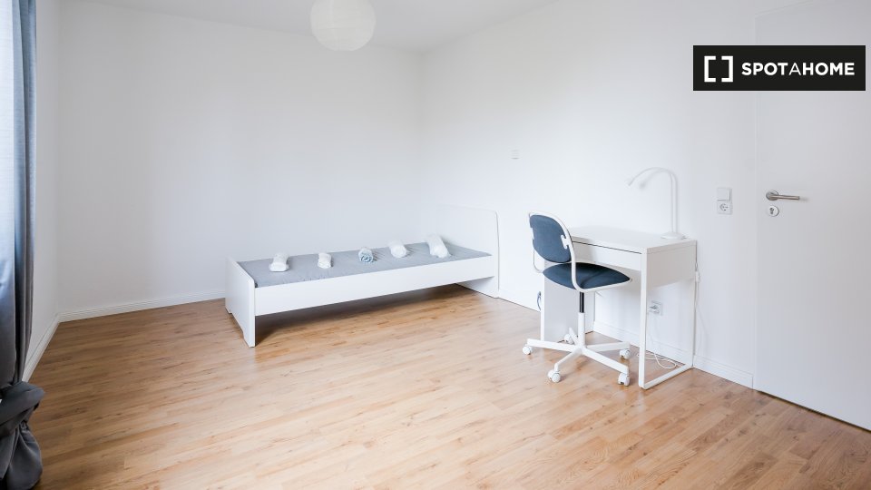 Double room Dusseldorf, 4 beds — photo 17
