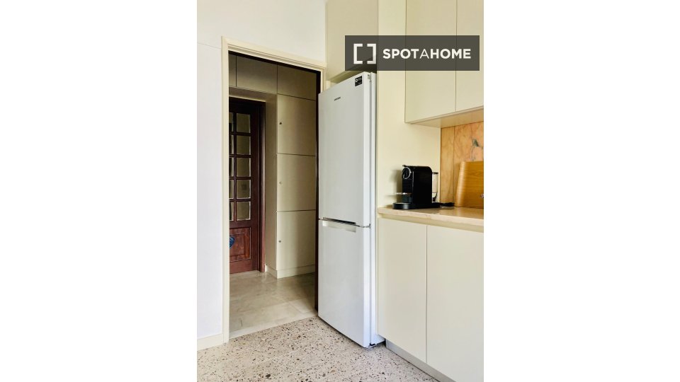 Double room Lisbon, 3 beds — photo 4