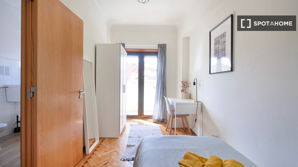 Double room Lisbon, 8 beds — photo 17