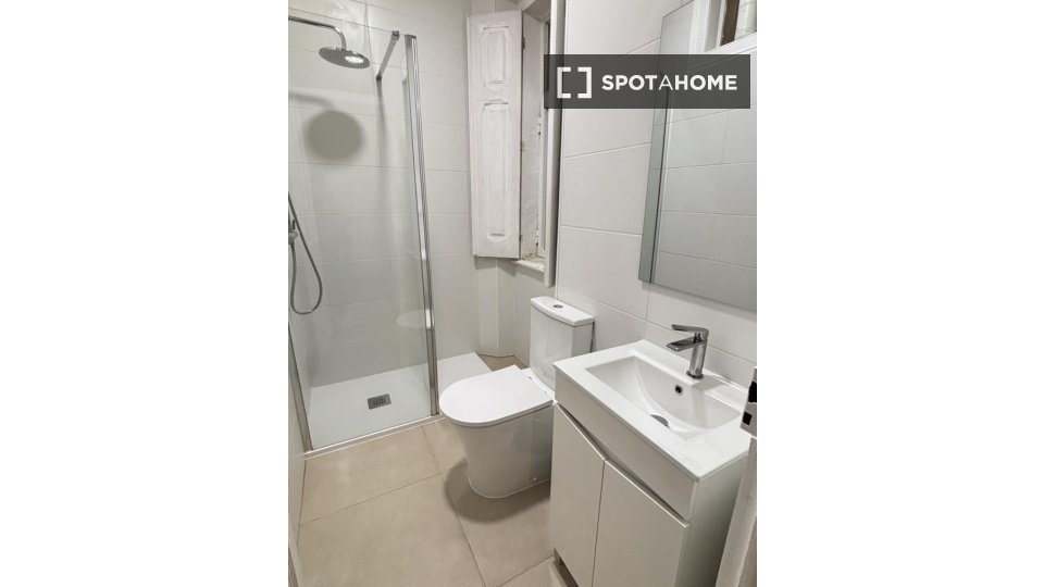 Apartment Lisbon, 2 beds, 75m² — photo 16