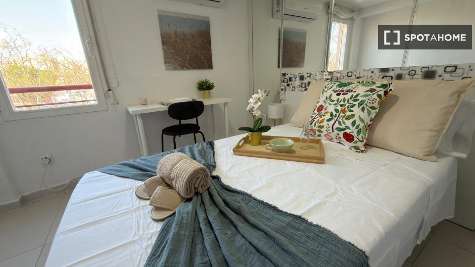 Double room Madrid, 4 beds — photo 11
