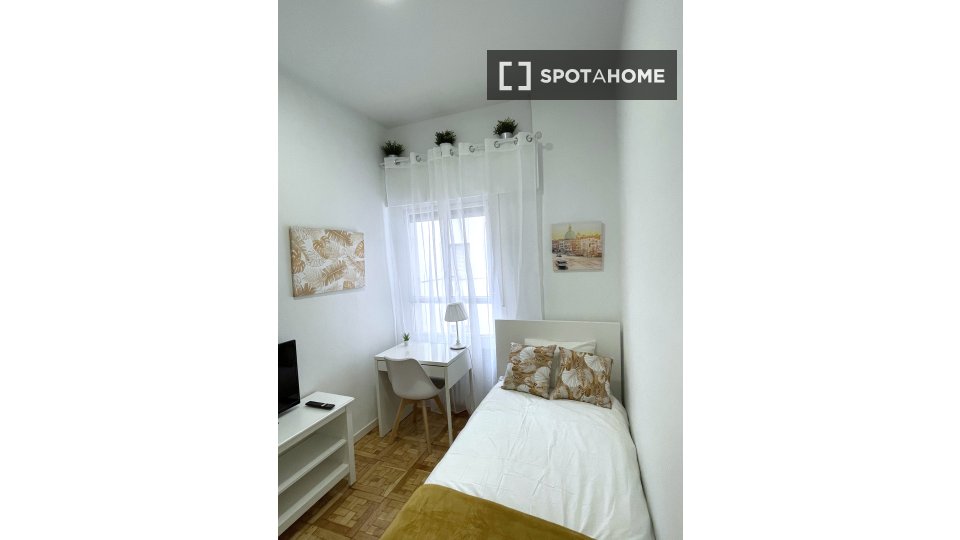 Double room Madrid, 4 beds, 100m² — photo 16