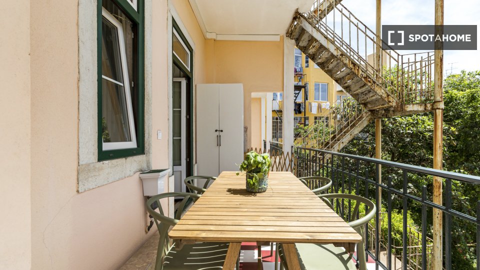 Apartment Lisbon, 2 beds, 105m² — photo 19